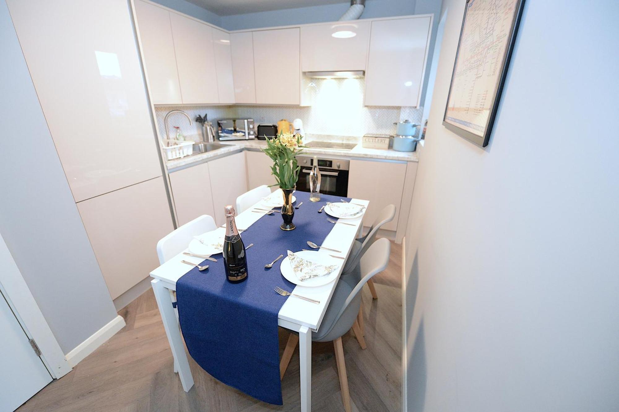 2 Bed Terraced Flat Piccadilly Line Apartamento Londres Exterior foto